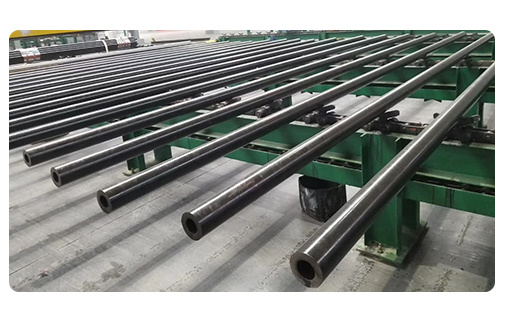 Хорошее качество ASTM A106 / API 5L Sch 40 Sch 80 Sch120 Черная окрашенная стальная бесшовная труба Углеродистая стальная труба 2